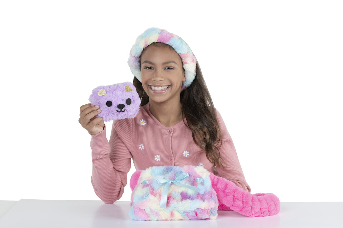 Jazwares Unveils New Way to Knit With Big Fat Yarn Craft Kits and Showcases the Holidays' Hottest Toys at Sweet Suite 2022